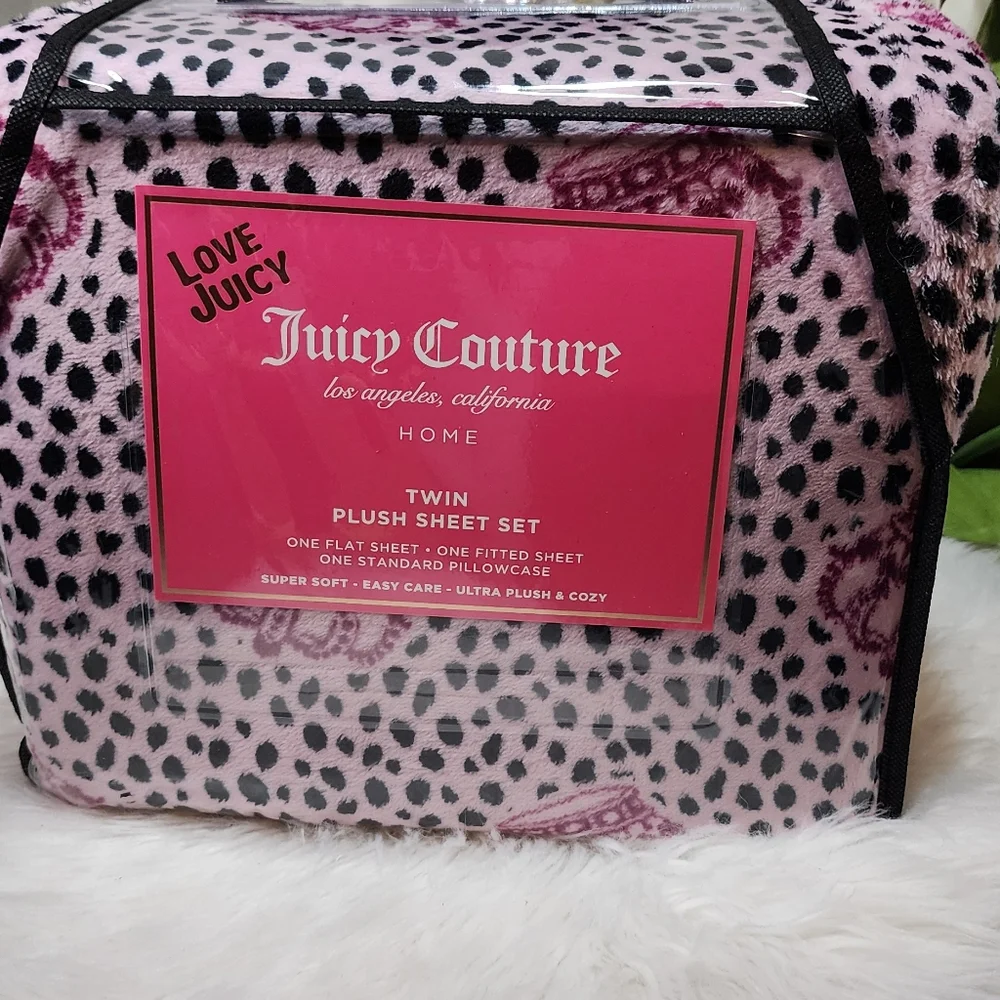 Juicy Coulture Twin Crowns Cheetah Pink print Plush Sheet set new